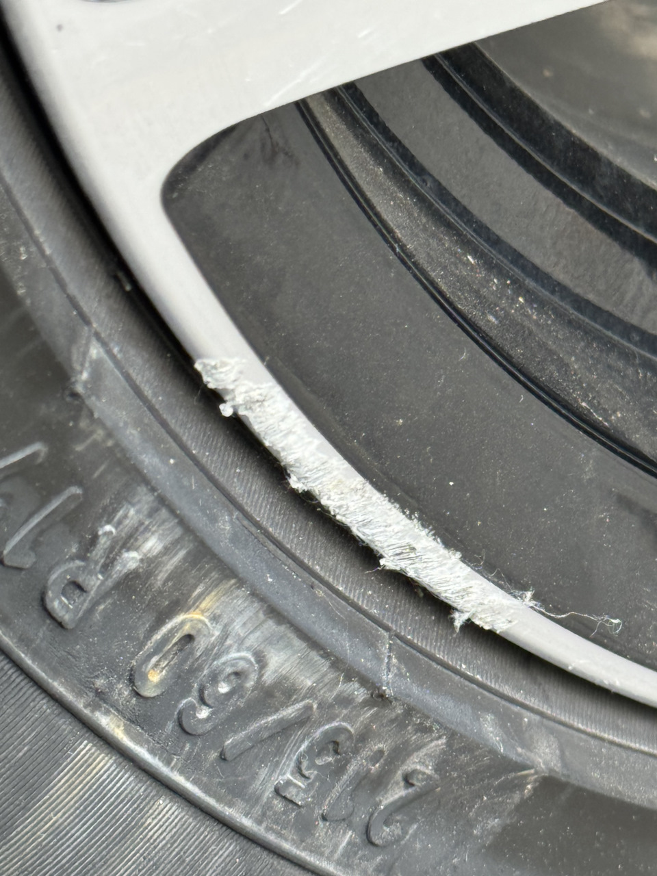 Скол/царапка на литом диске — Nissan Qashqai (2G), 2 л, 2020 года ...