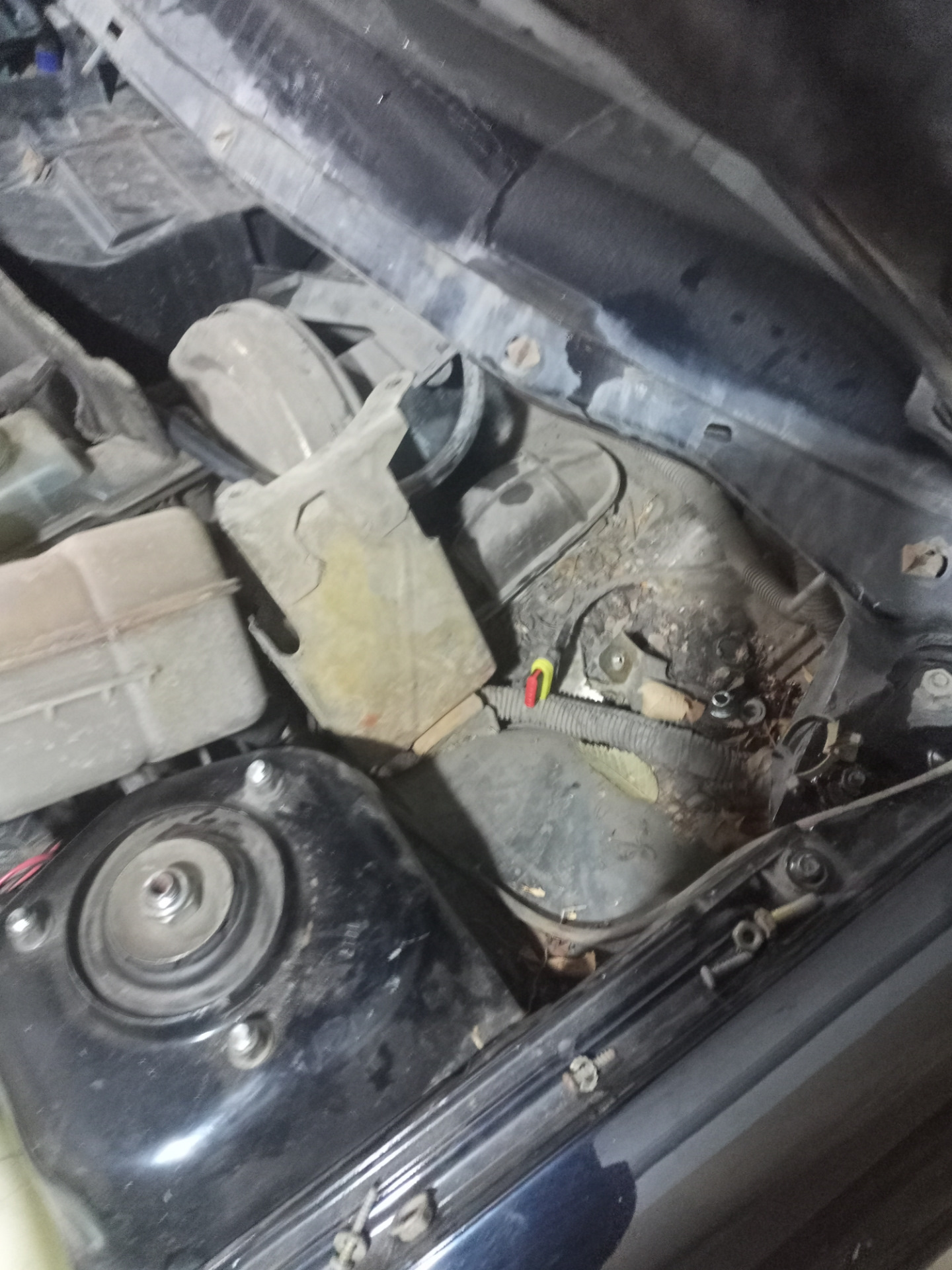 Замена моторчика дворников — Lada Приора седан, 1,6 л, 2007 года ...