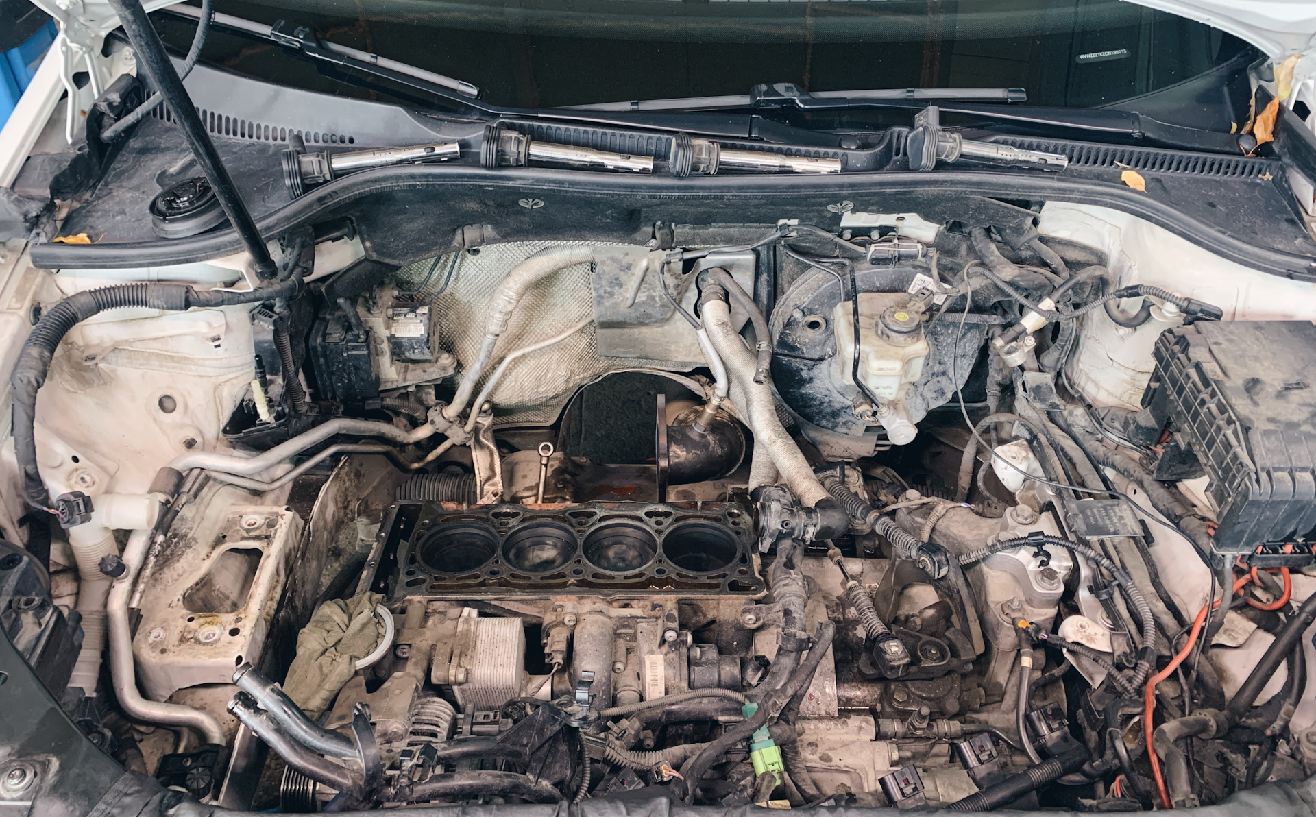 Замена маслосъемных колпачков и направляющих клапанов — Volkswagen Golf ...