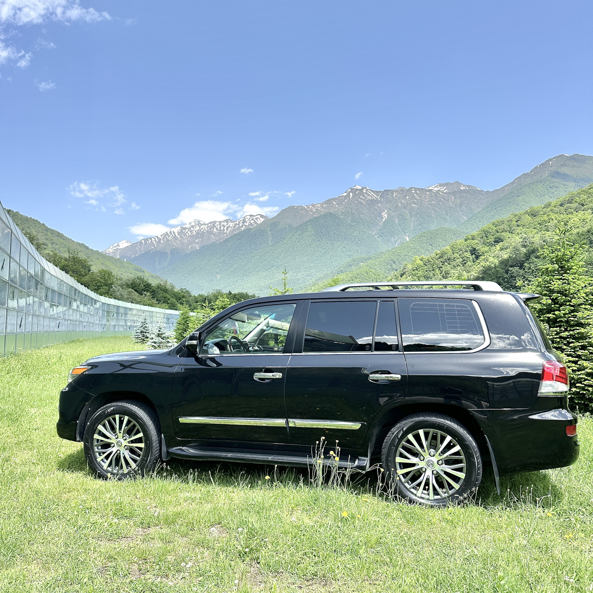 На лабутенах и о@уительных штанах. 😁 — Lexus LX (URJ200/URJ201), 5,7 л ...