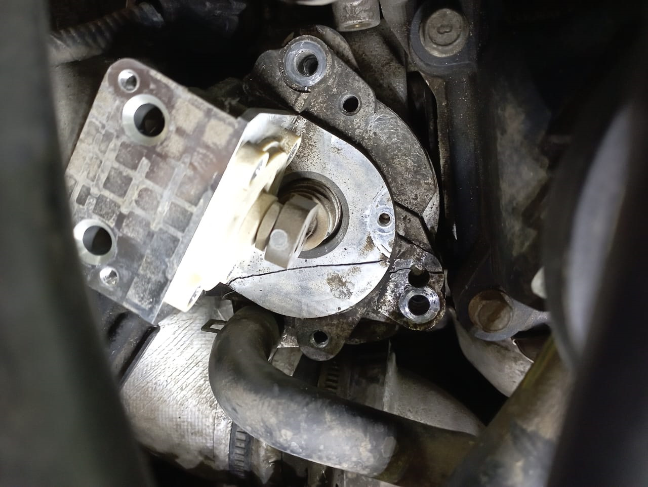 Замена клапана ЕГР на дизеле. — KIA Sportage (4G), 2 л, 2017 года ...