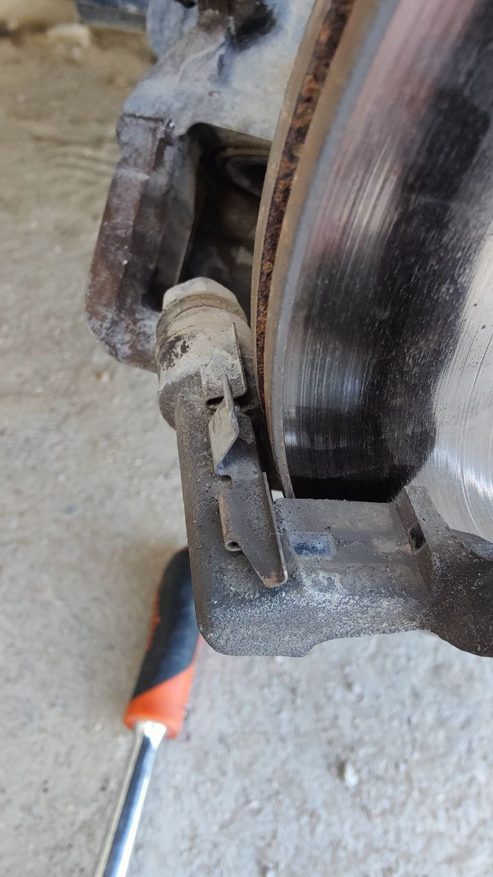 Стук тормозных суппортов — Honda N-WGN (1G), 0,7 л, 2014 года | своими ...