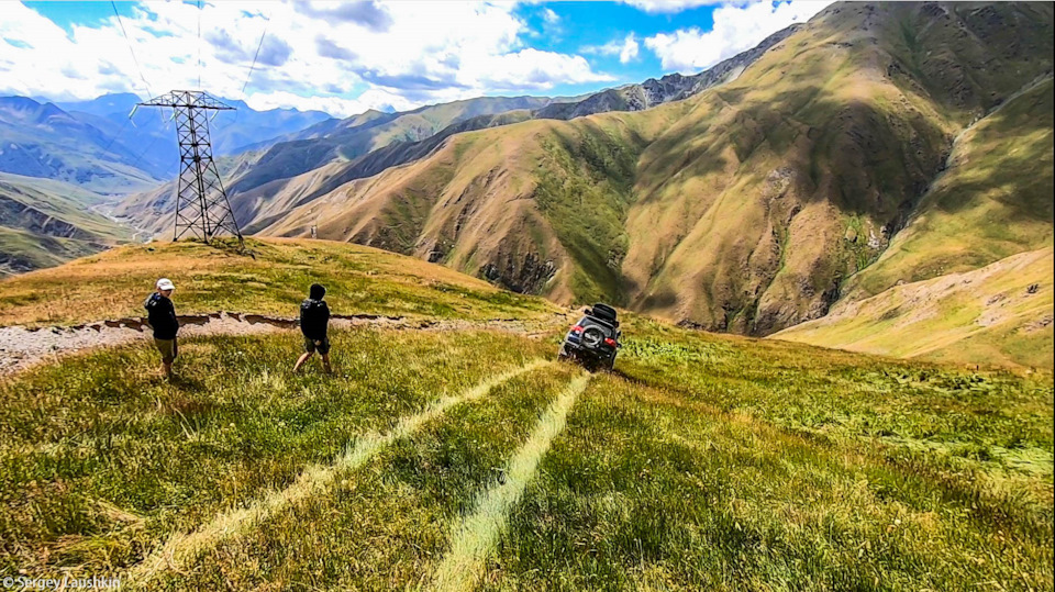 Фото нашлось только с обратной дороги. Прокладываем новый путь по склону. — Mitsubishi Pajero Sport (2G)