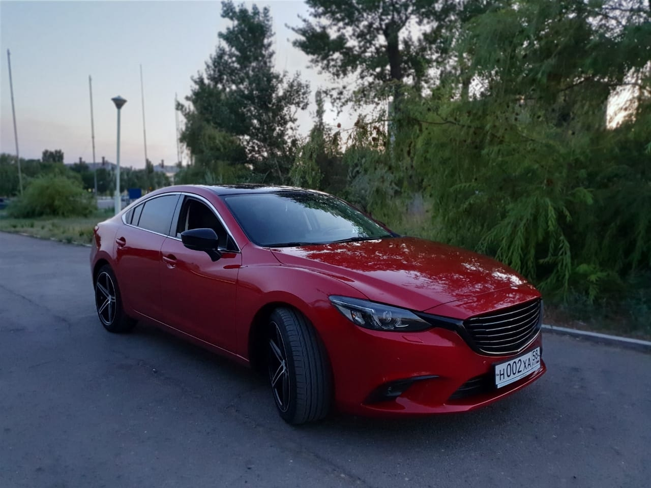 Mazda 6 красная с черным