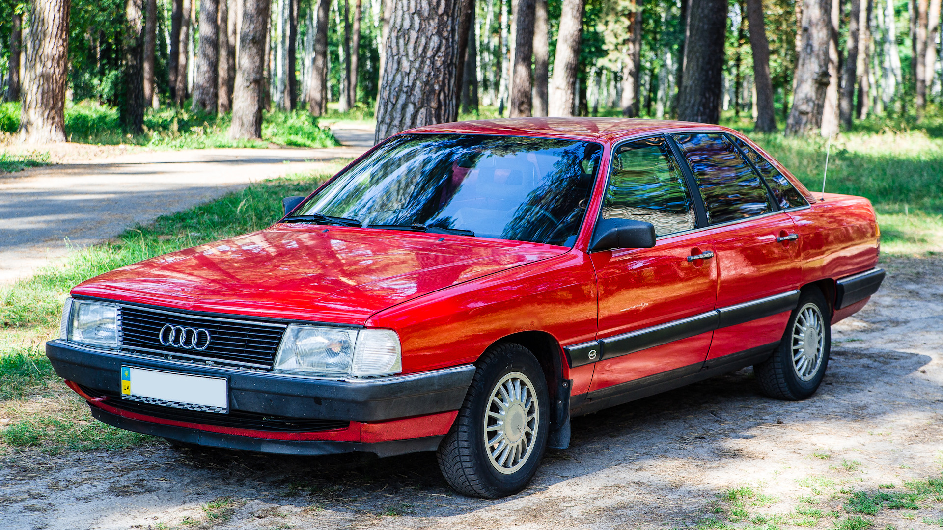 Audi 100 c3. Audi 100 c3 красная. Audi 100 c3 1987. Ауди 100 Вишневая.