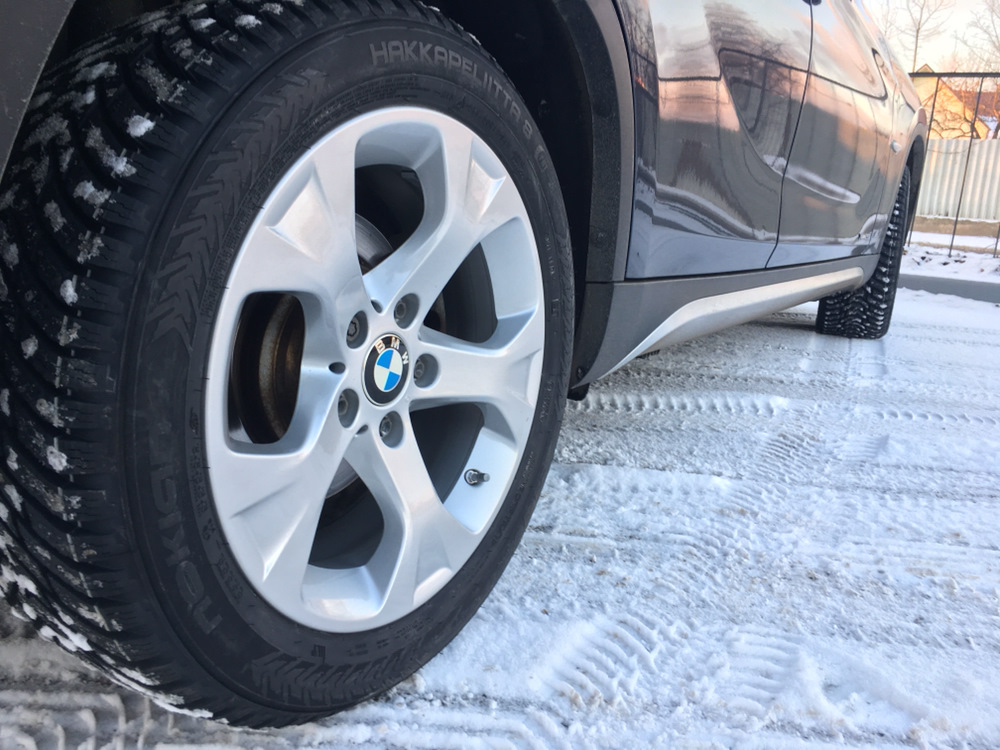 Зимние шины bmw x5. Диски BMW x1 r17. 225 55 R17 на БМВ x1. Зимние колеса БМВ х3. BMW стиль 317 e84.