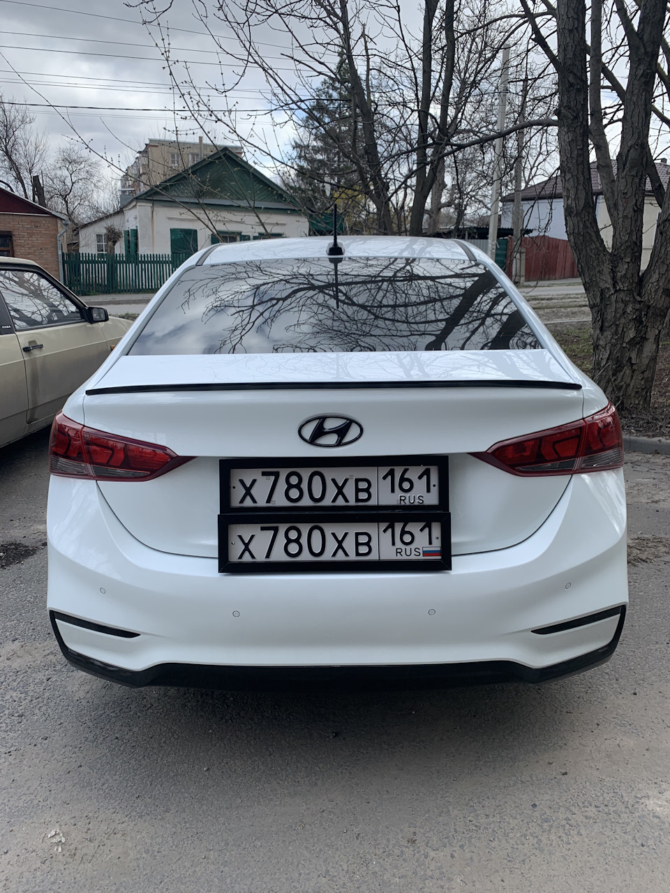 Номера без флага — Hyundai Solaris (2G), 1,6 л, 2018 года | стайлинг |  DRIVE2