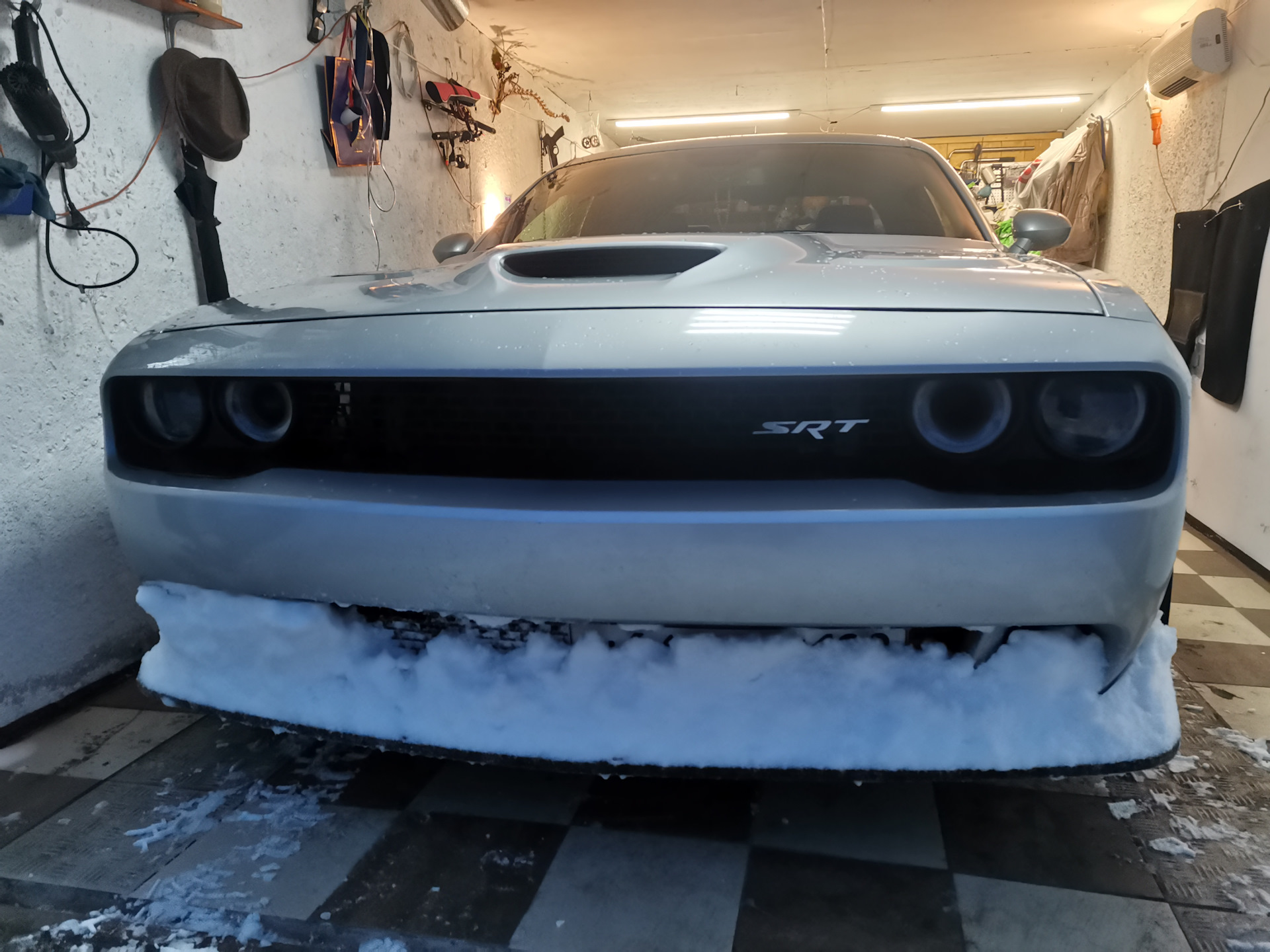 Зимой по гололеду на Dodge Challenger 6.4 в Питере — Dodge Challenger ...