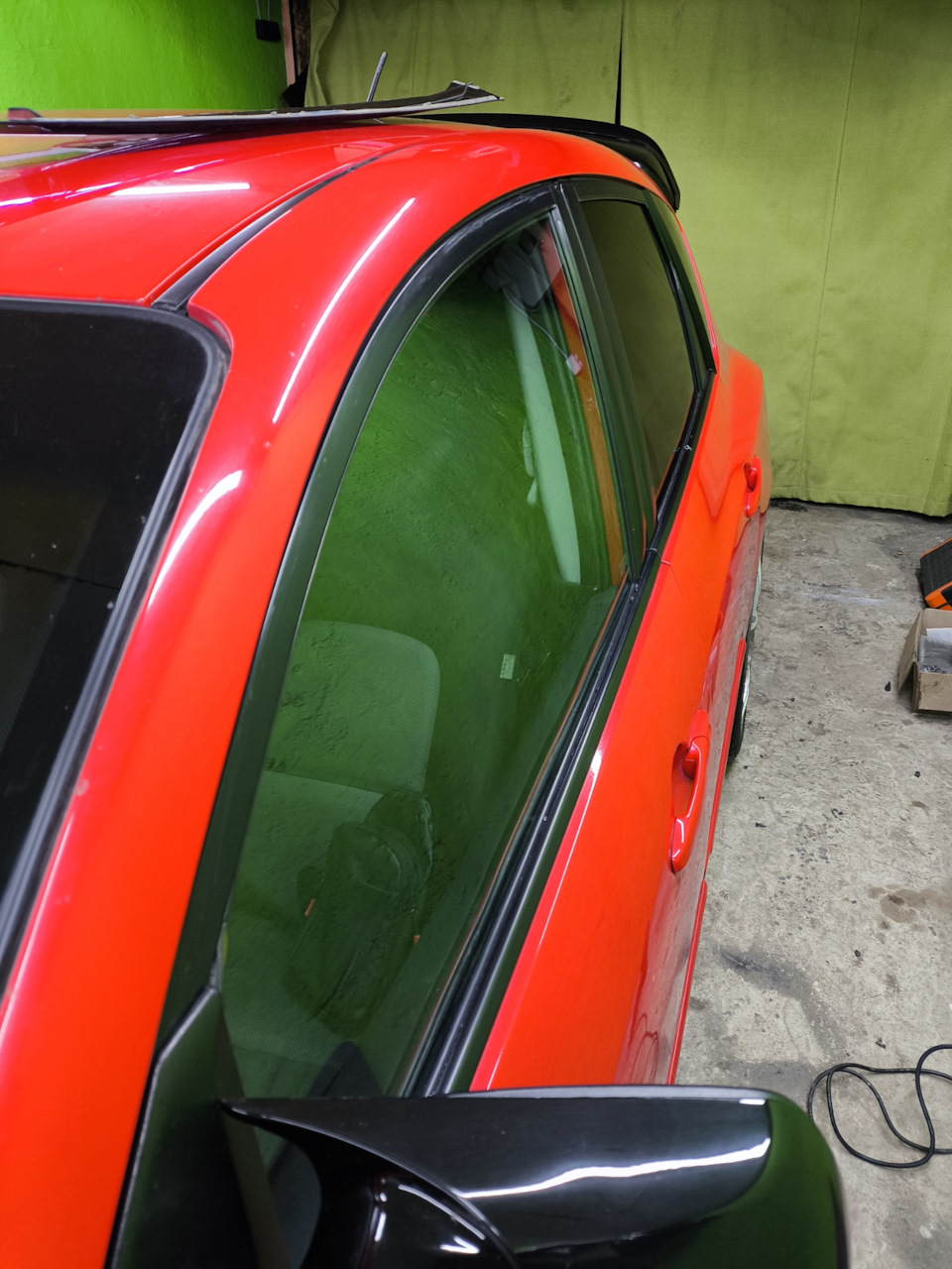 Демонтированные дефлекторы — Mazda 3 (1G) BK