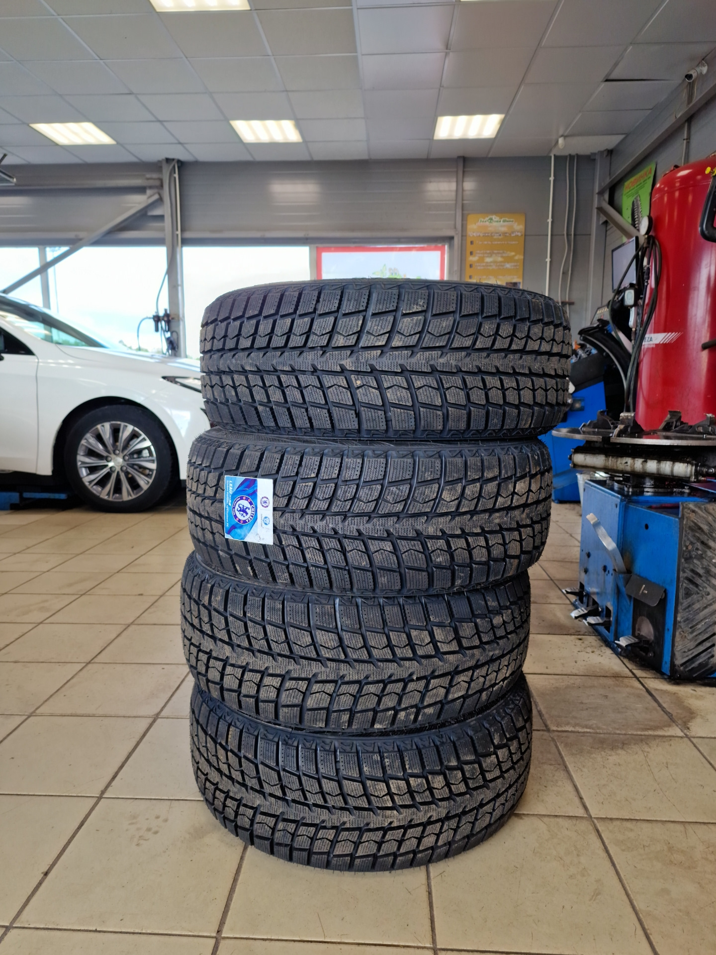 Фото в бортжурнале Hongqi E-QM5