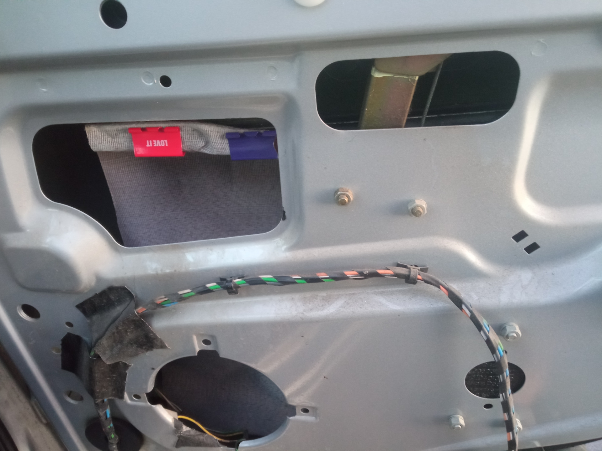 Замена штатных влагозащитных шторок в дверях — Lada Калина седан, 1,6 л ...