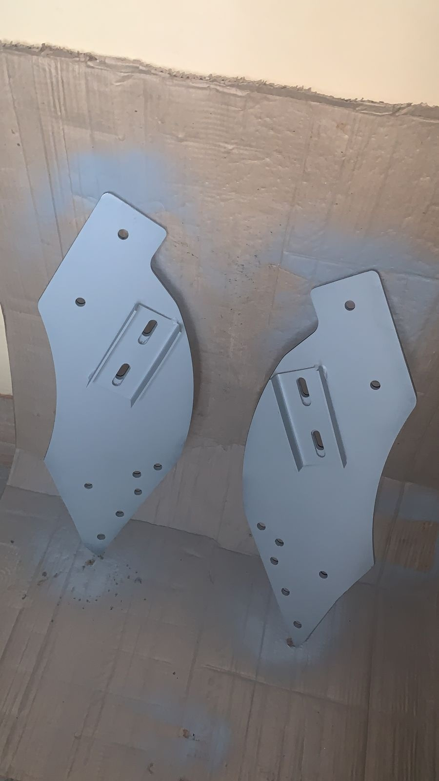 балка отполлированна и уже в грунте — Mitsubishi L200 (5G)