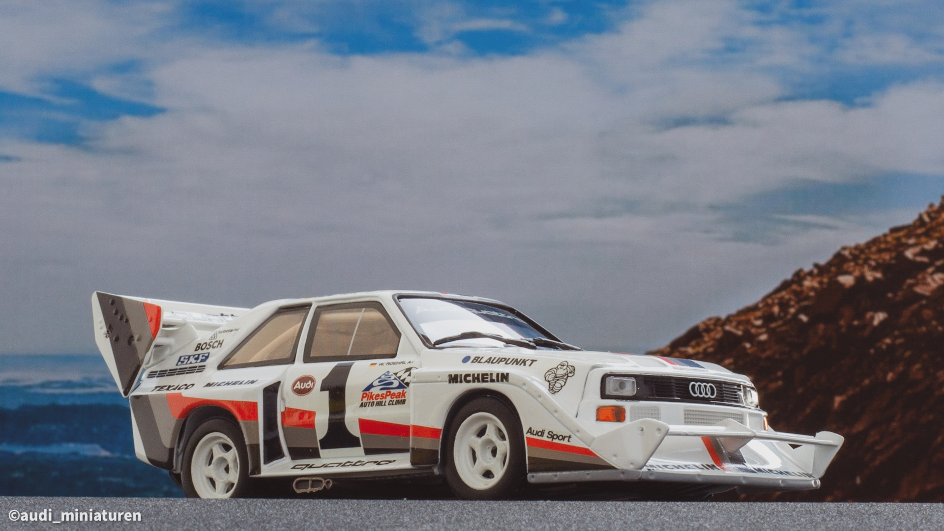 Audi quattro s1 красная обои