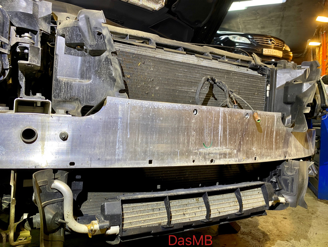 Радиатор акпп w222. Нижняя рамка радиатора w210. Радиатор mercedes a0008300720. Радиатор охлаждения w202 2. Кассета радиаторов 2190.