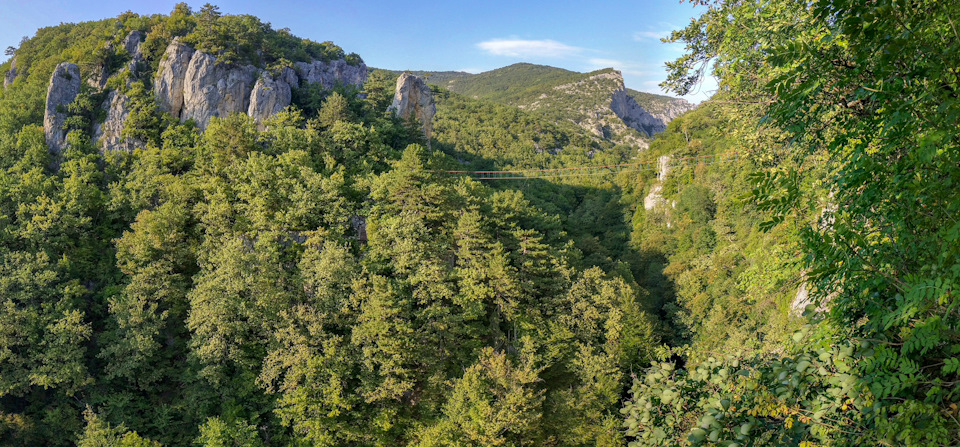 Большой каньон конечно ничем не напоминает настоящий Большой Каньон (США), но отлично подходит для горно-лесных прогулок, тропинки очень живописные, вокруг шикарный лес, внизу река — Audi A5 (1G)