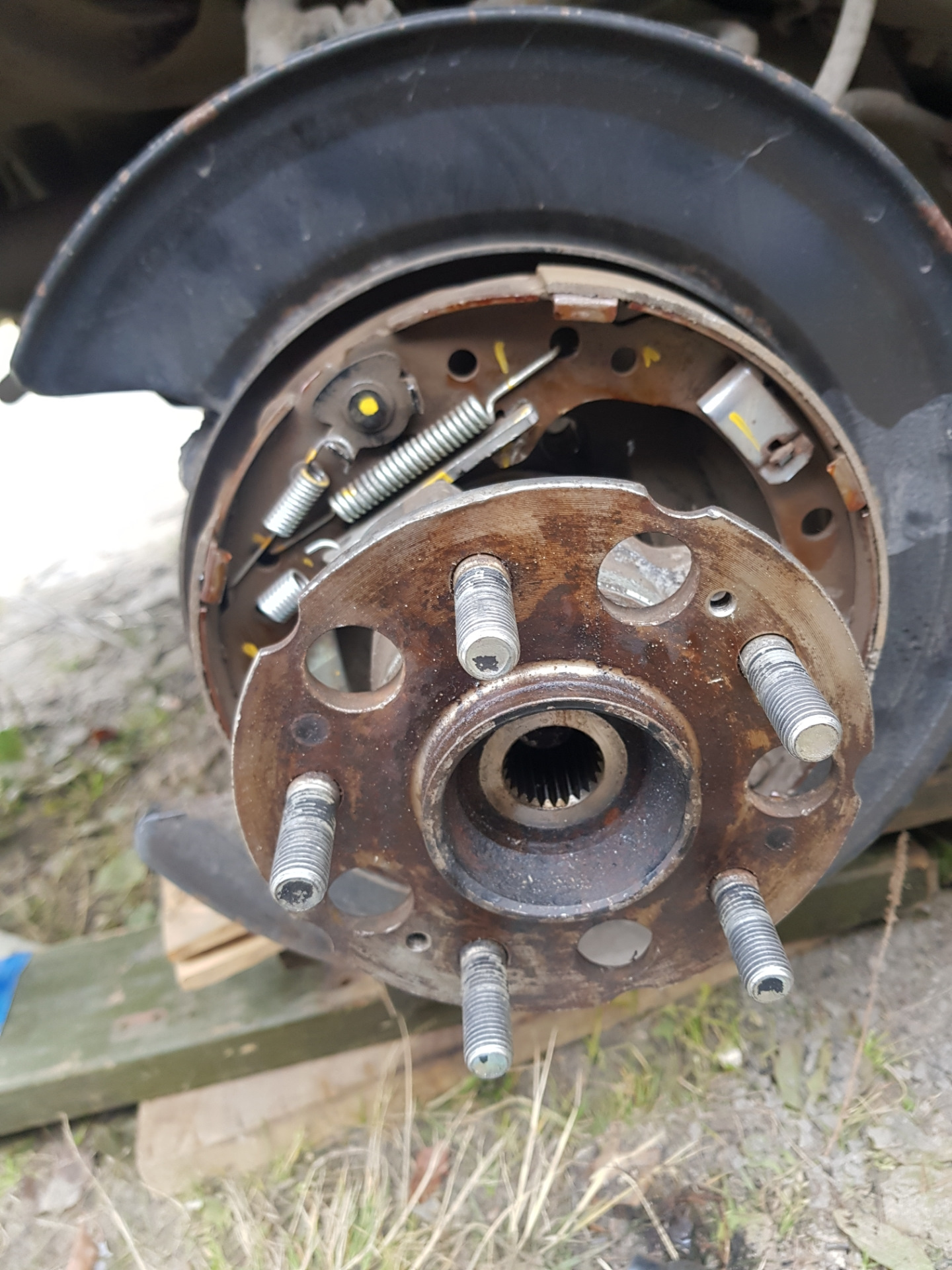 Ступица переднего колеса газ 3110. Передней ступицы ваз 2110. Замена ступица задняя tagaz c190. Смазка подшипников полуоси газ 3110. Ступица лексус ес250 драйв2.