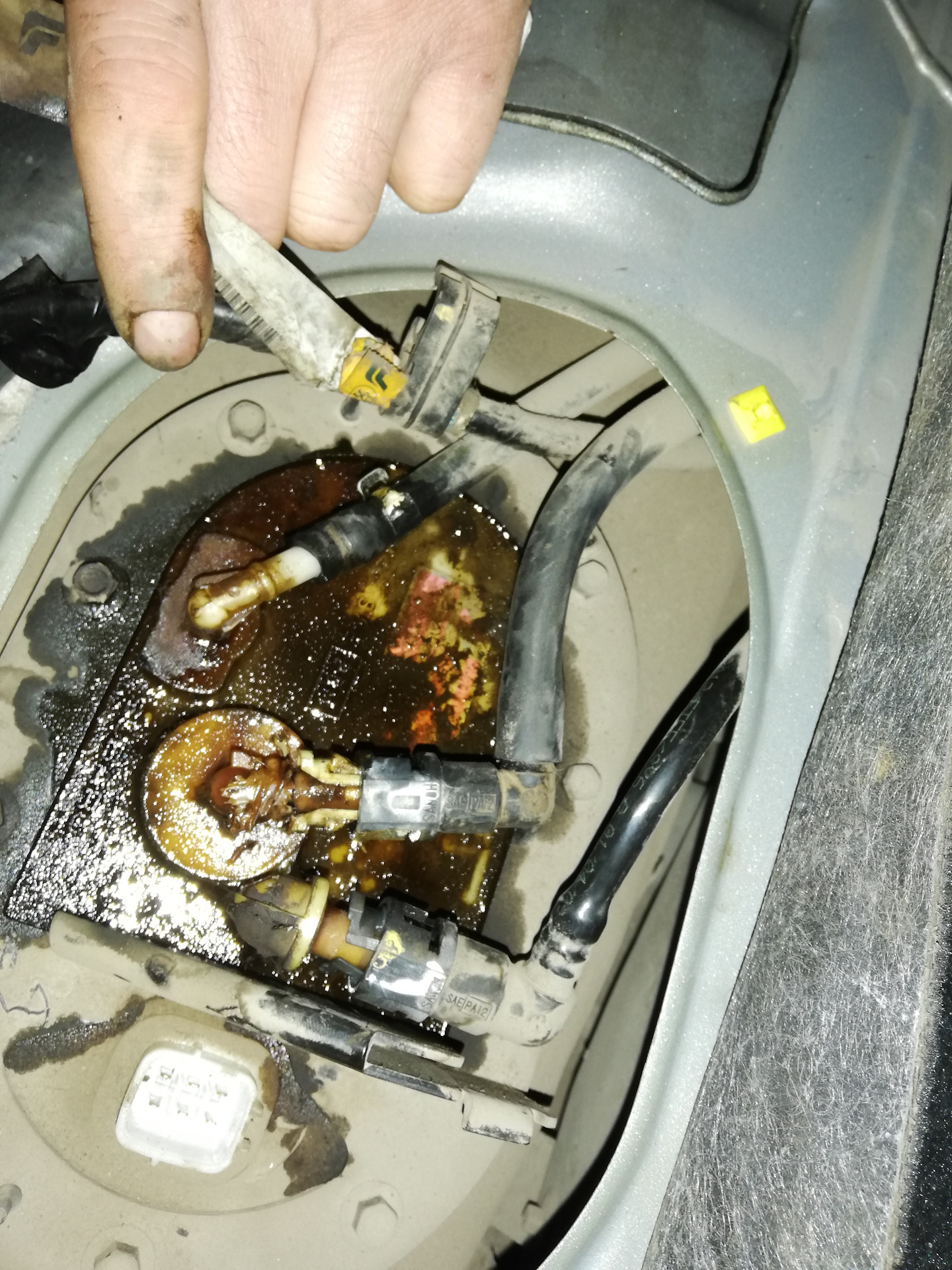 Замена топливного фильтра - Subaru Legacy (BE/BH/BT), 2 л, 2001 года своими рука