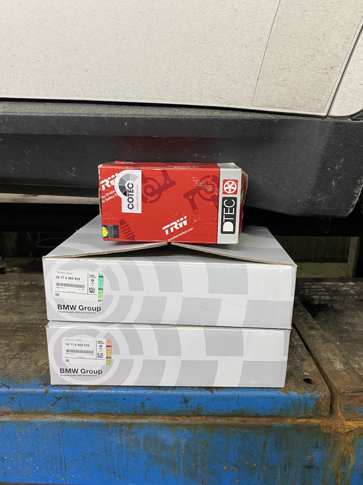 Замена тормозных дисков и колодок — BMW X6 (E71/E72), 3 л, 2014 года ...