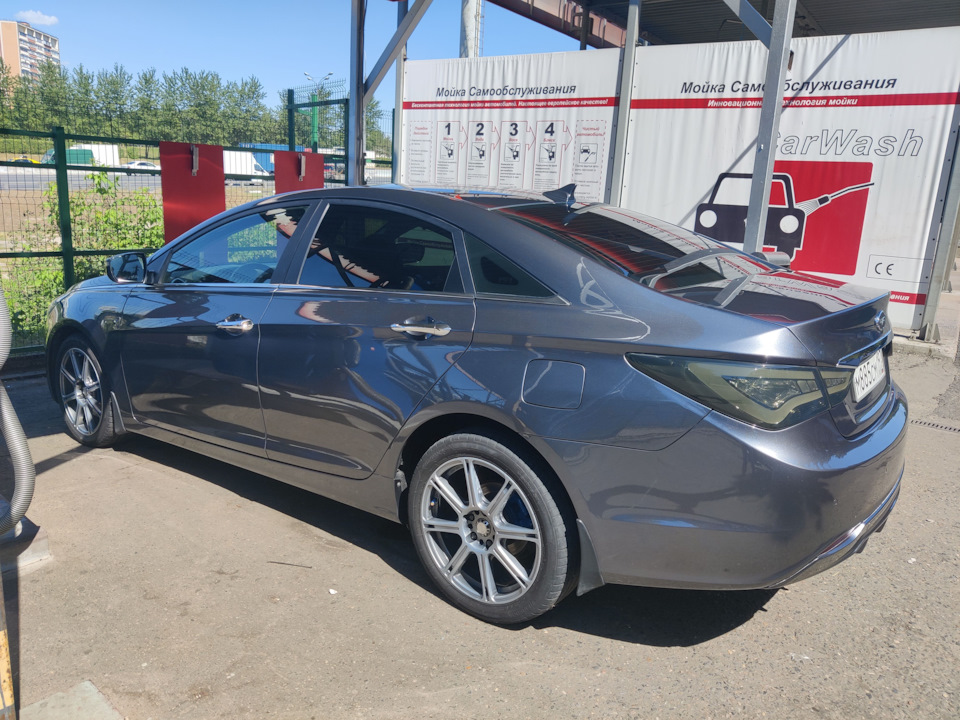 Фото на мойке, на следующей день после приезда. Москва. — Hyundai Sonata VI (YF)