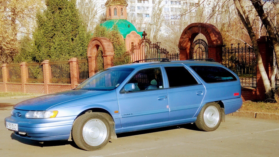 Ford Taurus Lowrider