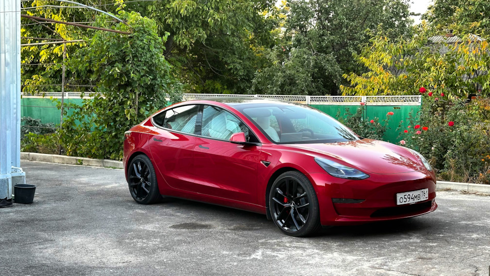 Tesla Model 3 Red