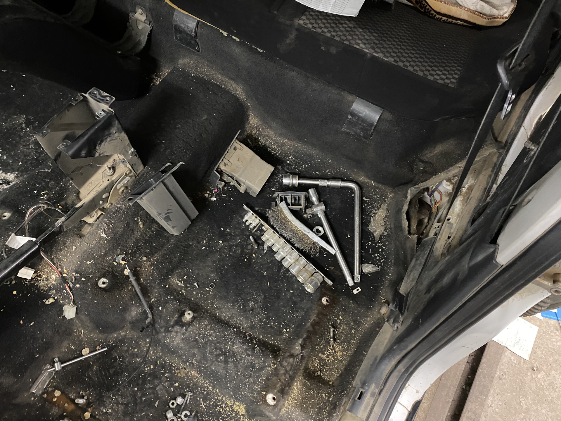 Сгорает предохранитель решено — Lada Приора хэтчбек, 1,5 л, 2011 года ...