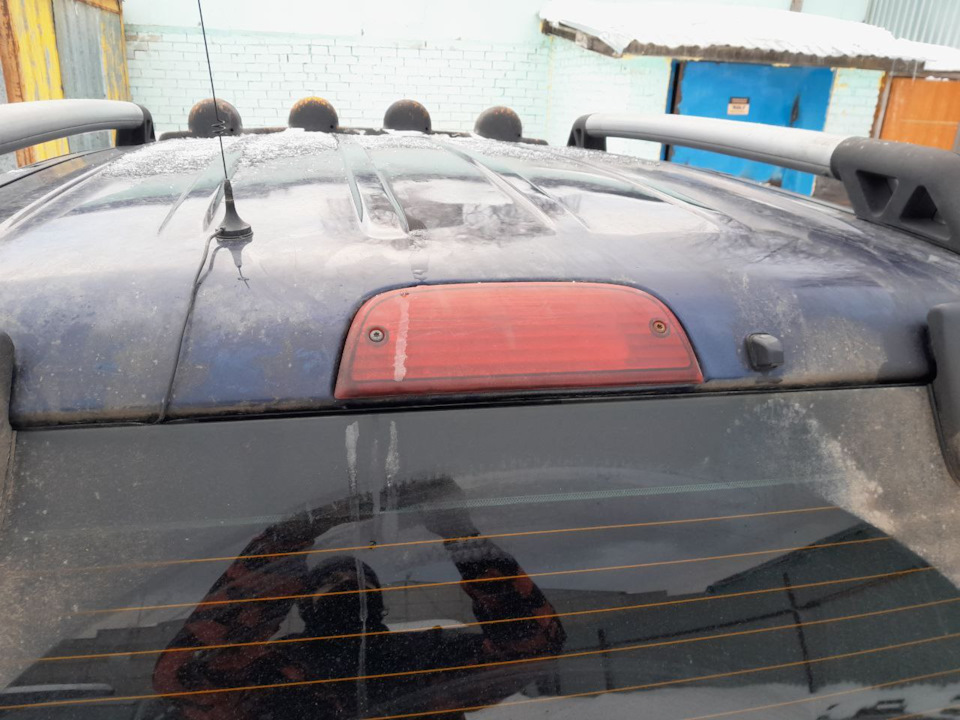 Замена лампы верхнего стоп-сигнала во всех подробностях. — Jeep Liberty ...