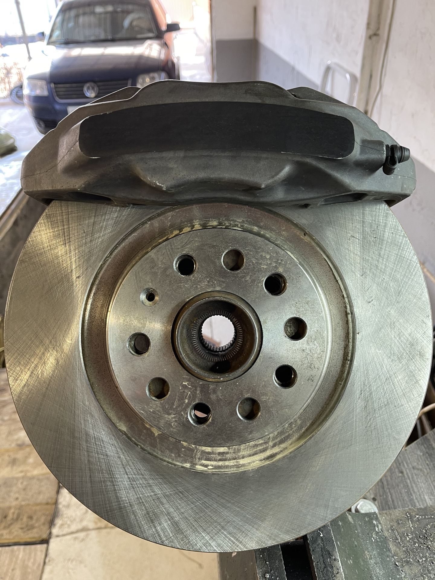 Колодки под суппорт bm5. Задние тормоза ауди тт 8j. Тормоза 4 pot mqb. Брембо bm5. Q50 тормозные диски.