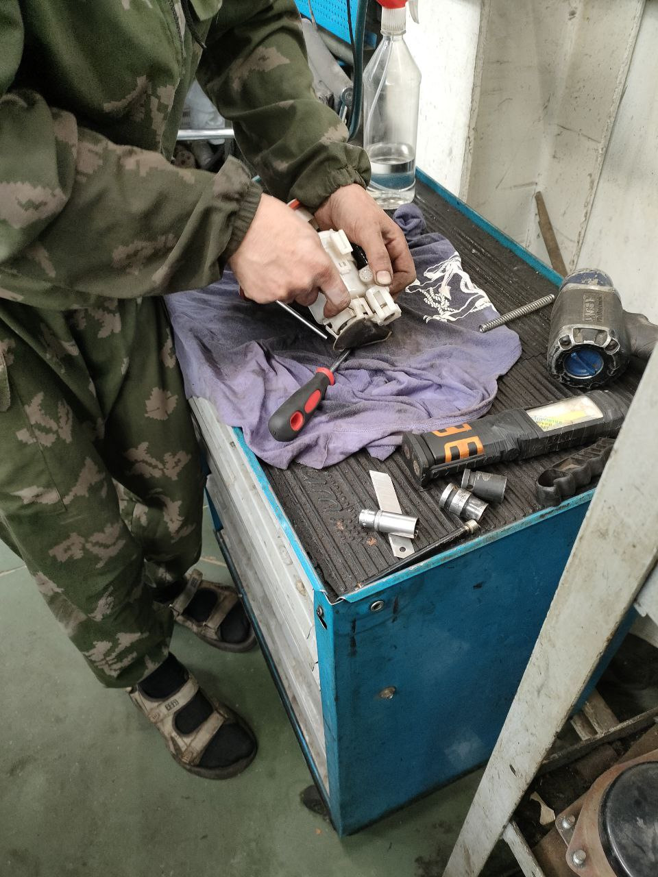 Замена топливного фильтра и промывка в бак — Mazda 6 (3G) GJ, 2,5 л ...