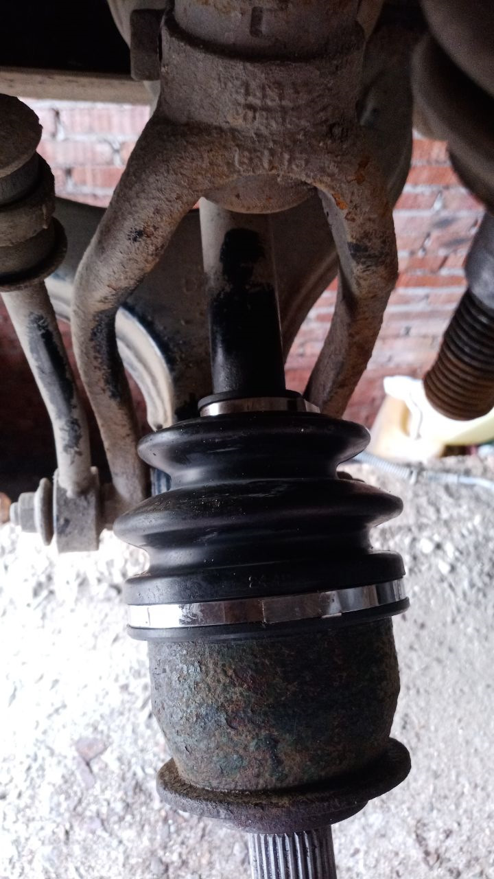 Замена пыльника на шрусе. — SsangYong Rexton (2G), 2,7 л, 2009 года ...