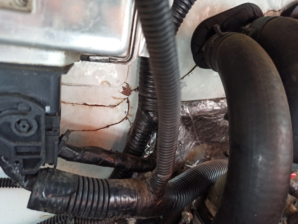 Нужна помощь Трещины в моторном отсеке что делать — ГАЗ Газель, 2,9 л ...