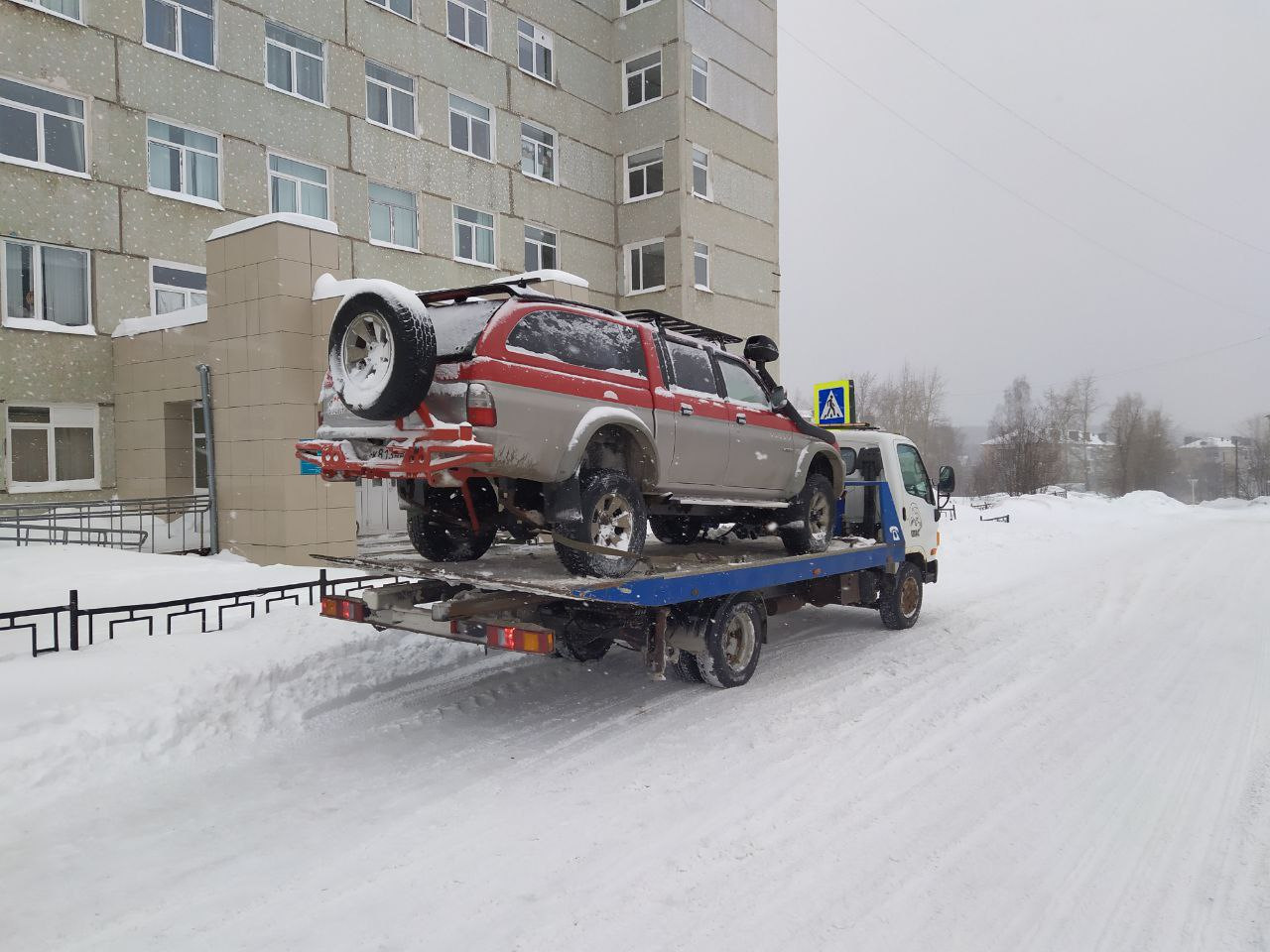 Течь масла со шланга подачи масла на вакуумный насос — Mitsubishi L200  (3G), 2,5 л, 2005 года | поломка | DRIVE2