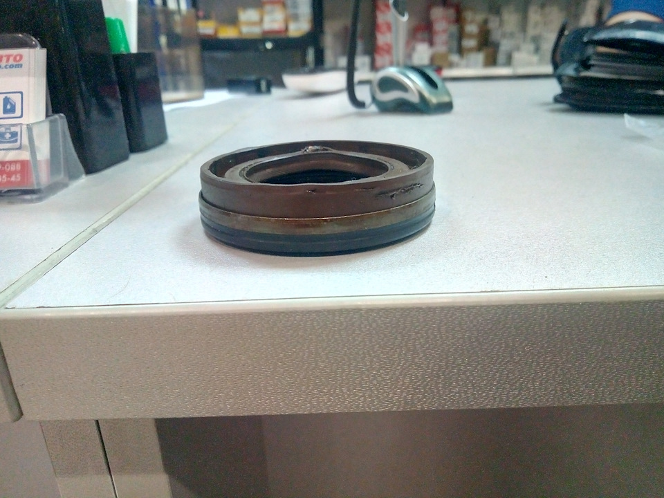 левый сальник привода акпп. Honda partner 1999 акпп сальники приводов. сальник привода 2190 8 клапанов. Lancer 9 сальник дифференциала акпп. сальник акпп honda civic 1999.