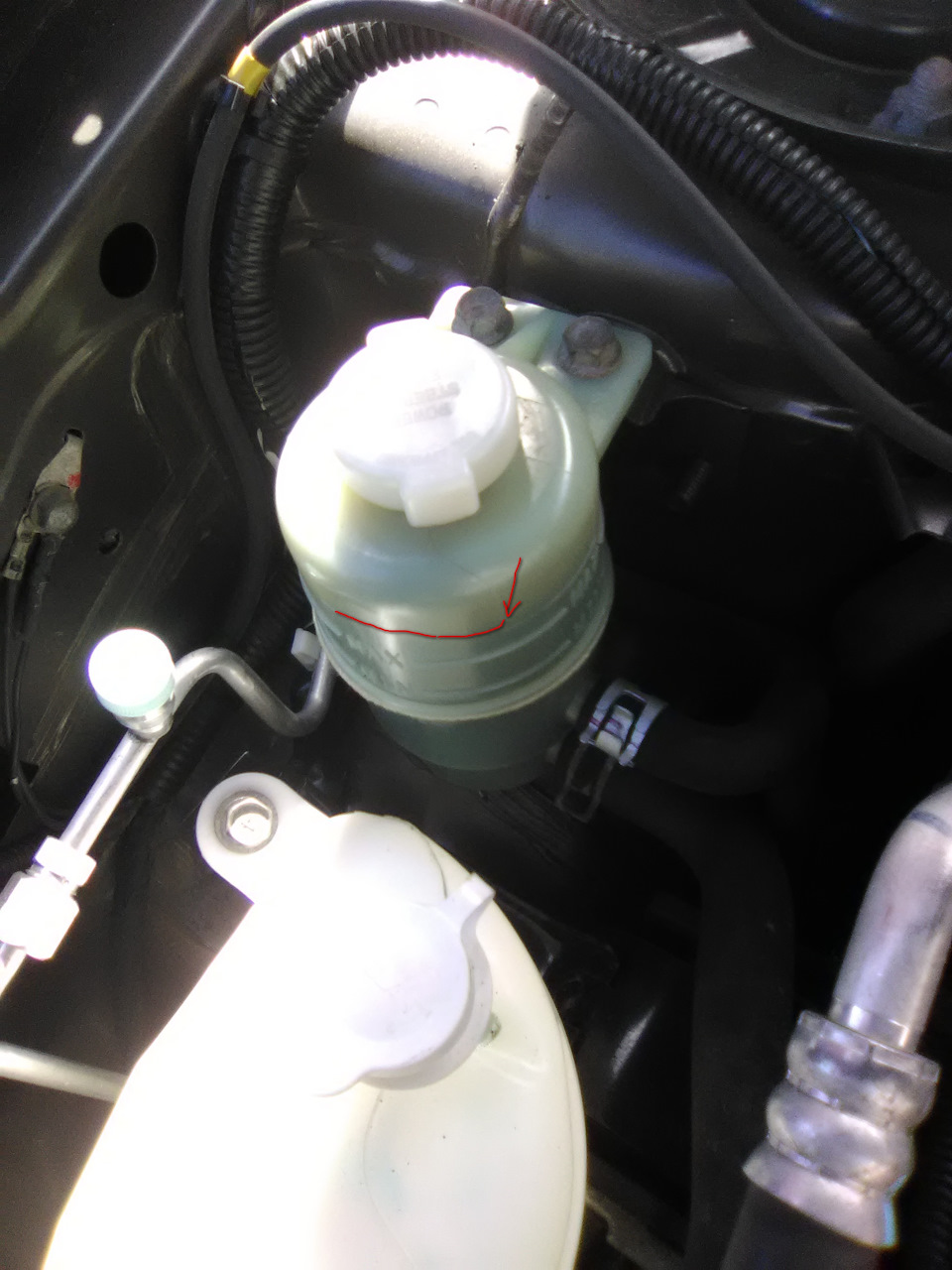 Замена рабочей жидкости в ГУР Аута — Mitsubishi Outlander XL, 2 л, 2009 ...
