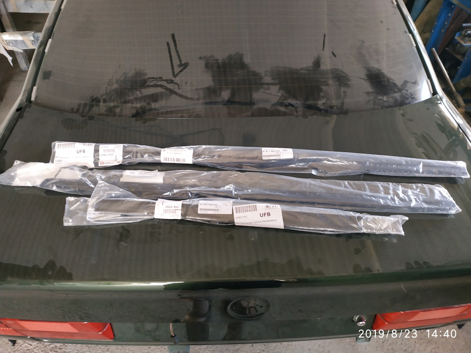 Уплотнительные резинки на низ дверей оригинал — BMW 5 series (E34), 2,5 ...