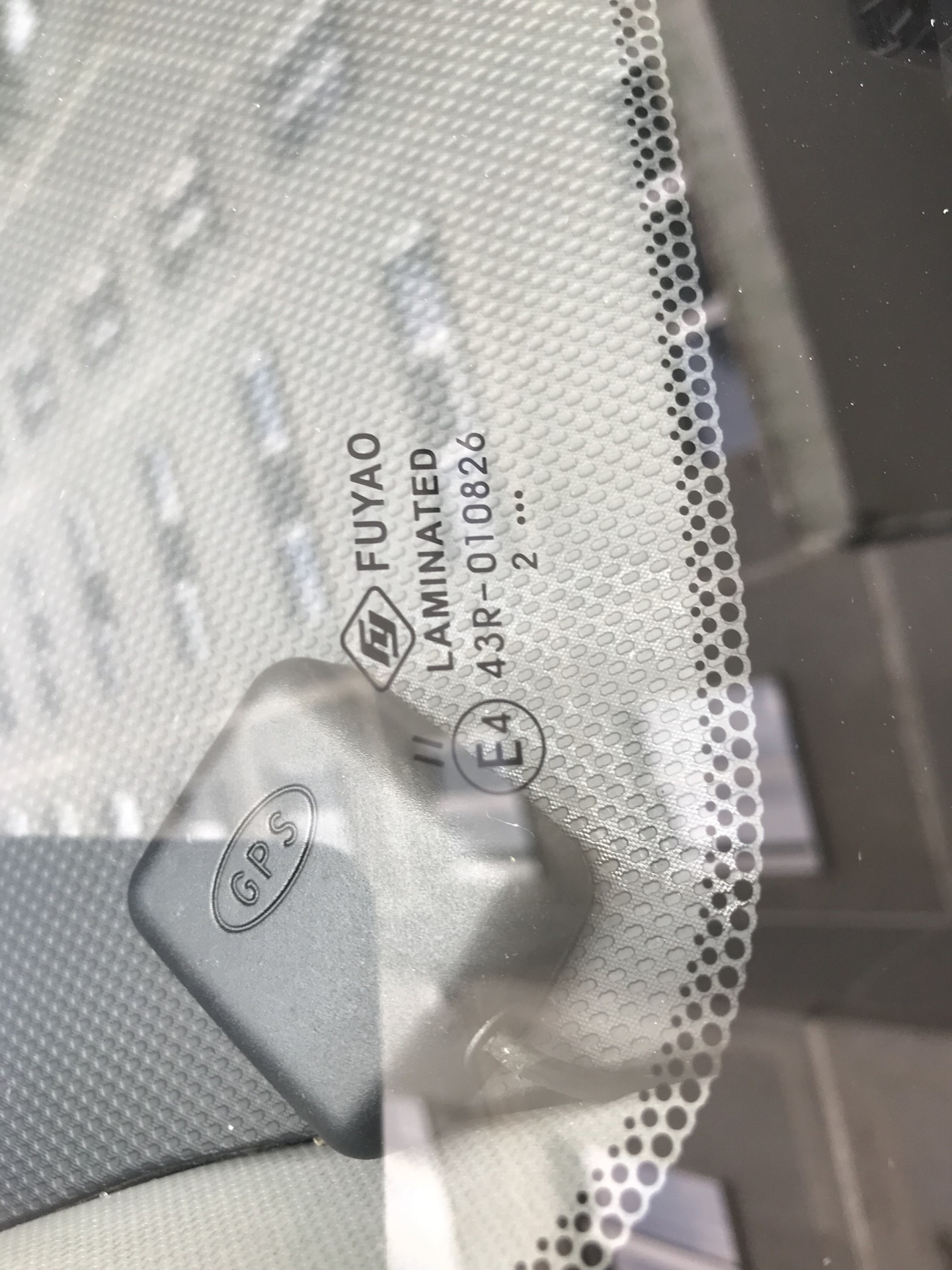 Замена лобового стекла — Hyundai Solaris Hatchback, 1,4 л, 2011 года ...