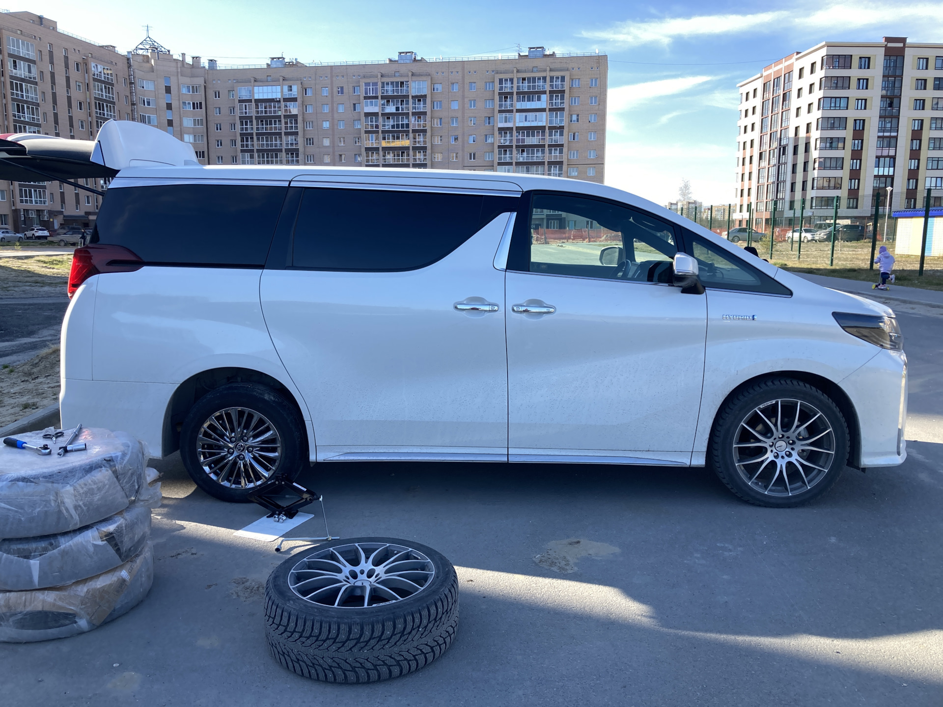 Тойота альфард 20. Тойота альфард 2. Rays Homura Toyota Alphard. Тойота альфард r20. Альфард на r20.