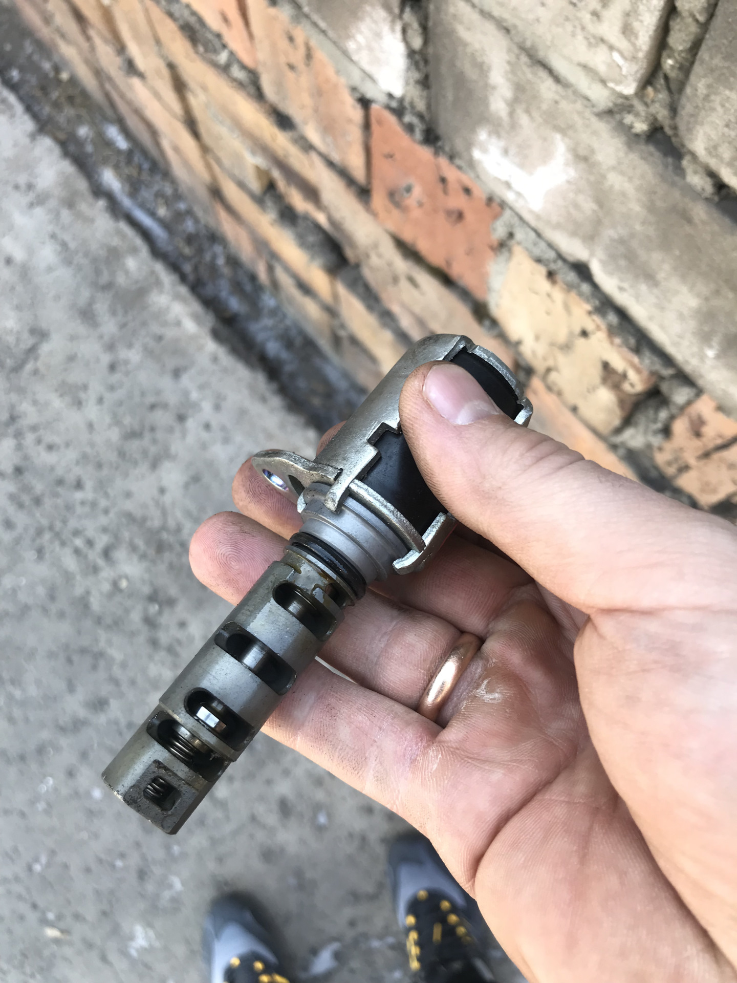 Фильтр на vvti 3. Клапан vvti мазда 3 1. Электромагнитный клапан vvti toyota. Клапан vvti признаки неисправности. 4.