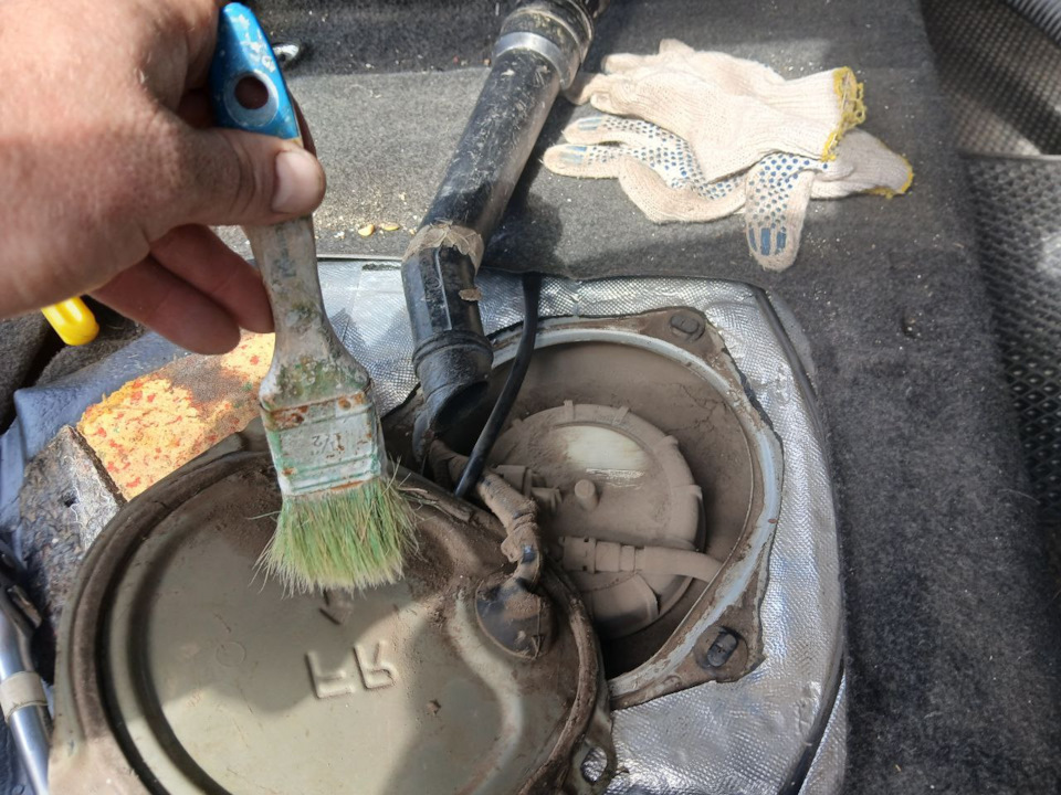 . — Nissan Tiida (1G)