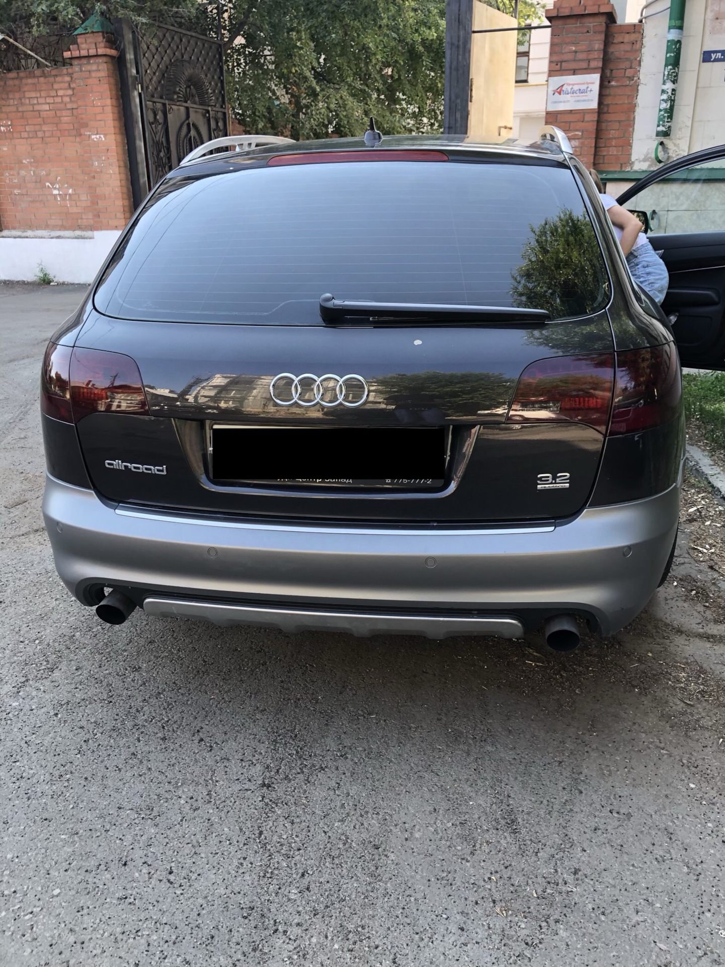 Полировка задних фонарей — Audi A6 Allroad quattro (C6), 3,2 л., 2007 ...