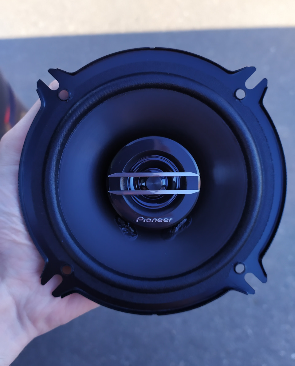 Pioneer TS-G1320F — внешний вид — Lada XRAY. Запчасти на фото: TSG1320F