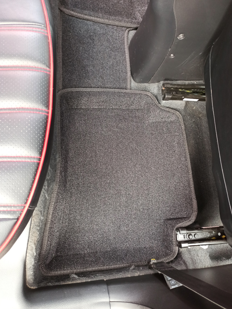 Пассажирский коврик — KIA Rio (3G)