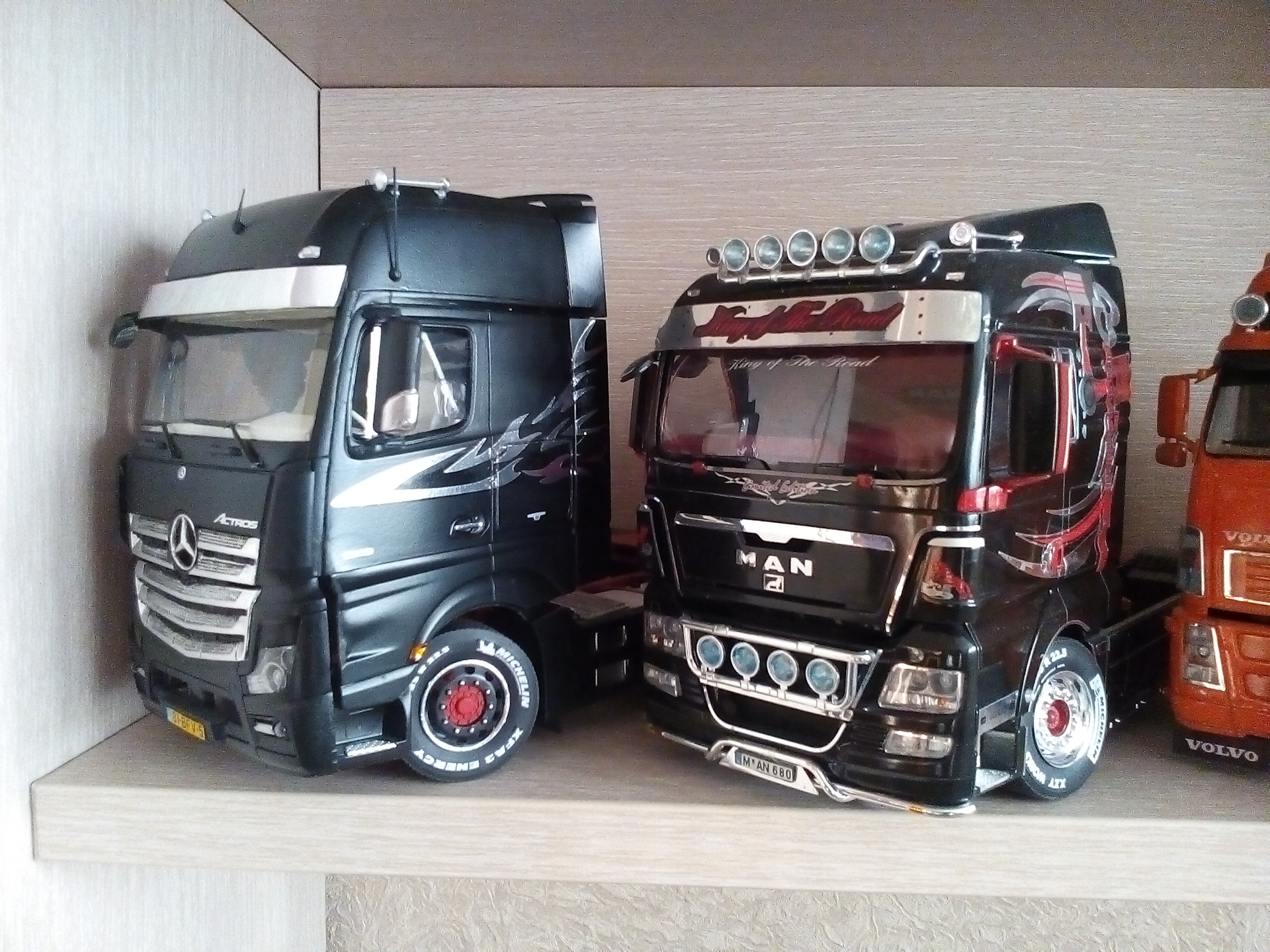 Грузовик 1 24. Volvo fh16 Italeri. Mercedes Actros 1841 2011г.в. (Italeri 3884 1/24). Italeri 1/24. Italeri 1/24 Грузовики.