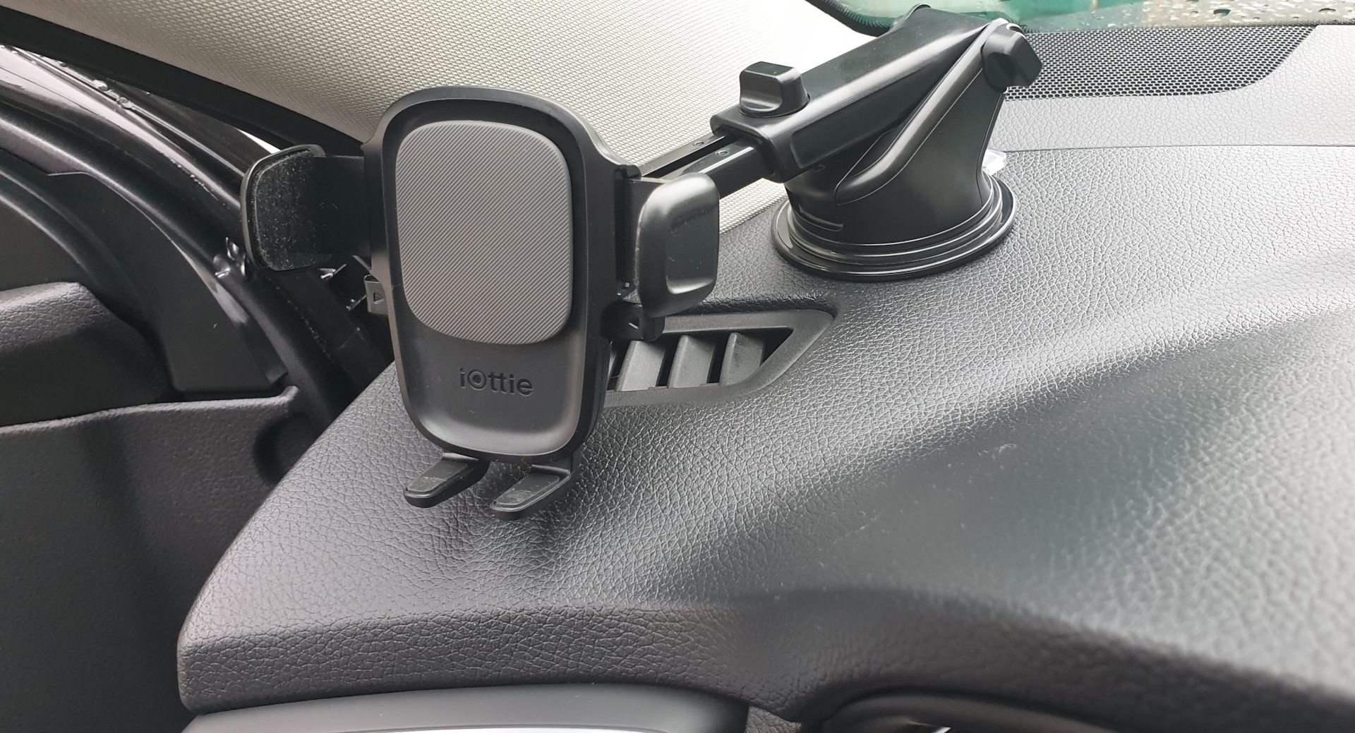 20# Автодержатель для телефона iOttie Easy One Touch 5 Dash & Windshield  Mount Black — Nissan Qashqai (2G), 1,6 л, 2019 года | аксессуары | DRIVE2