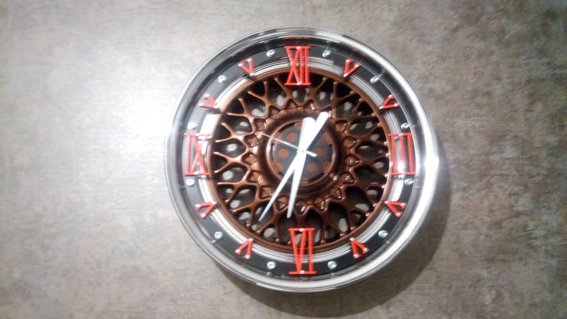 Часы из колес