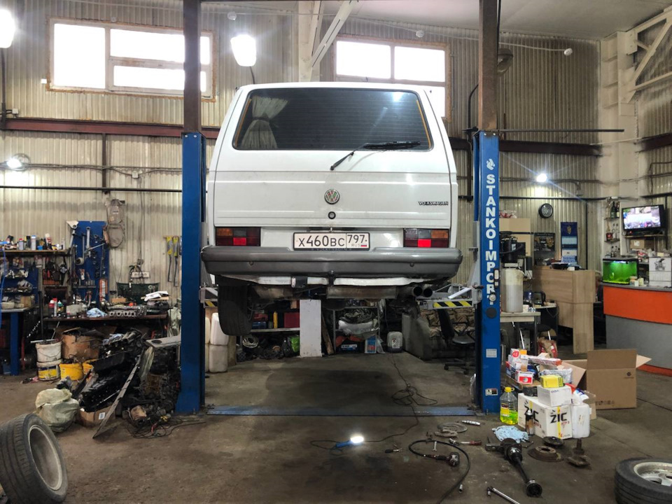 Обслуживание задней ступицы — Volkswagen Caravelle (T3), 2 л, 1990 года ...