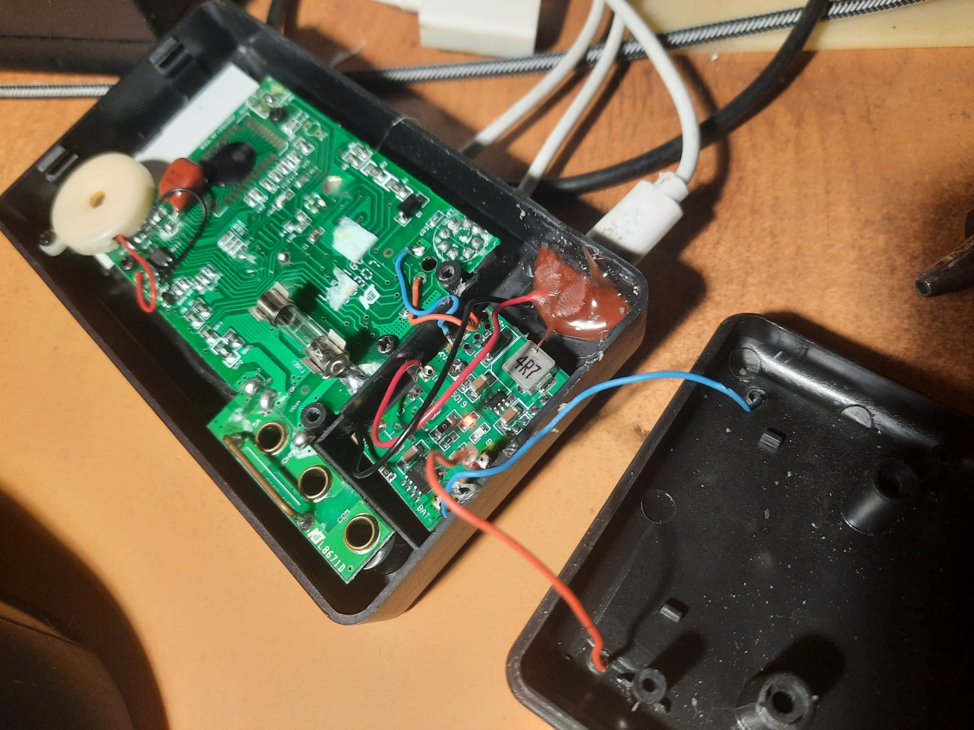 Тестер аккумулятора шуруповерта. Мультиметр на литий ионном аккумуляторе. Измерение сопротивления аккумулятора 18650 мультиметром. Мультиметр на литий ионном аккумуляторе. Тестер аккумулятора шуруповерта.