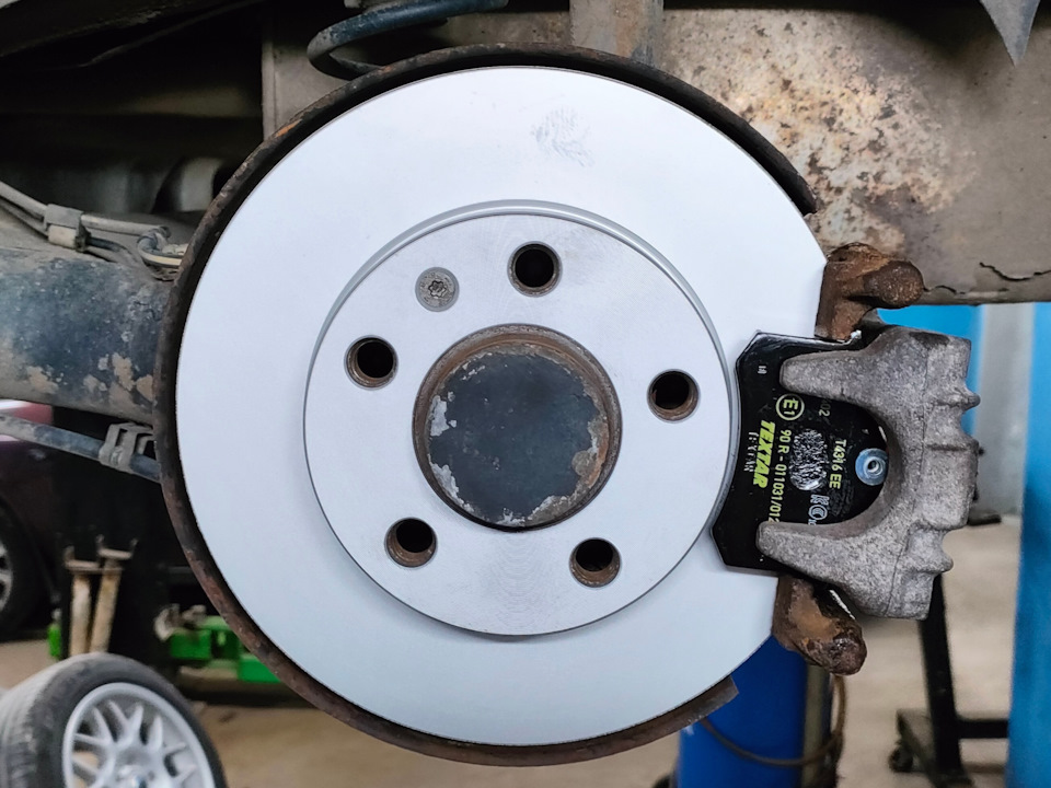 Коэффициент трения колодок ЕЕ(0,25-0,35) — Volkswagen Polo Hatchback Mk5