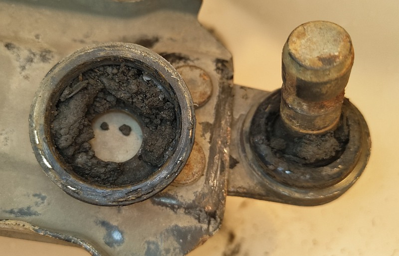 И результат — внутри земля — Daewoo Gentra