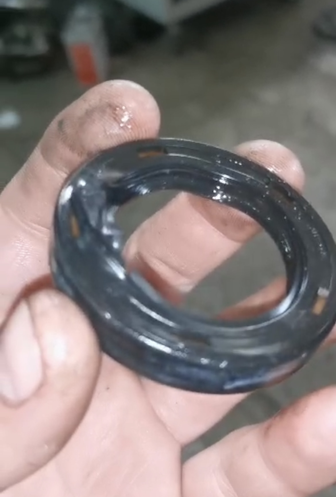 Коренной сальник — Toyota Chaser (100), 2 л, 1999 года | визит на ...